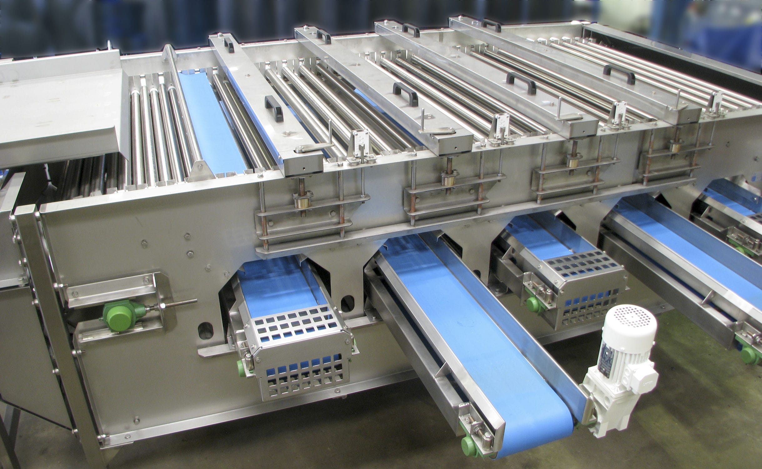 细粉随上升气流再次进入分级区进行分选