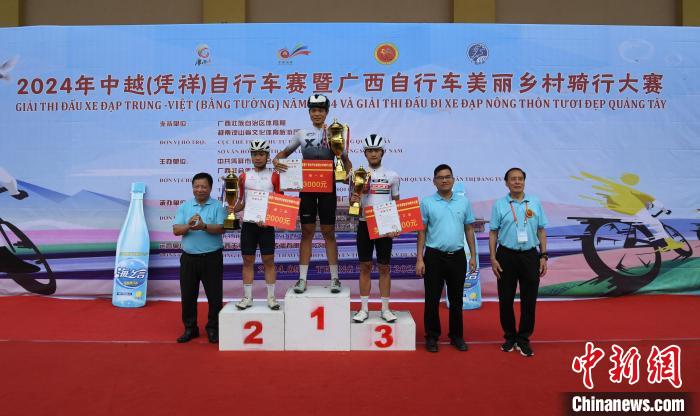 200名中越骑行爱好者广西凭祥上演“速度与激情
