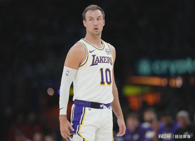 湖人终结三连败 肯纳德逆袭成救火控卫