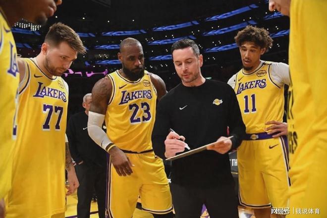 湖人终结三连败 肯纳德逆袭成救火控卫