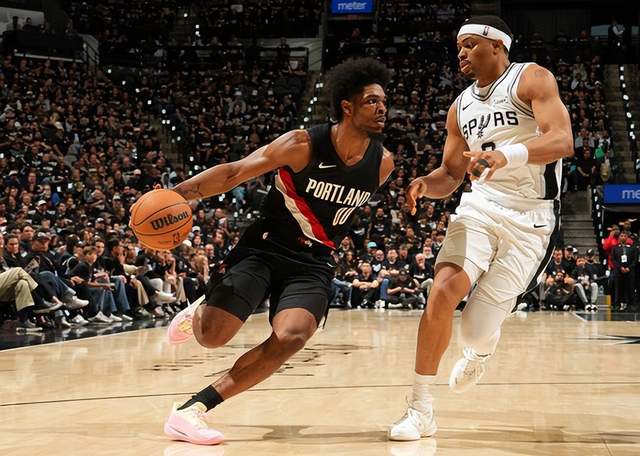 文班亚马伤退成关键转折，开拓者险胜马刺杨瀚