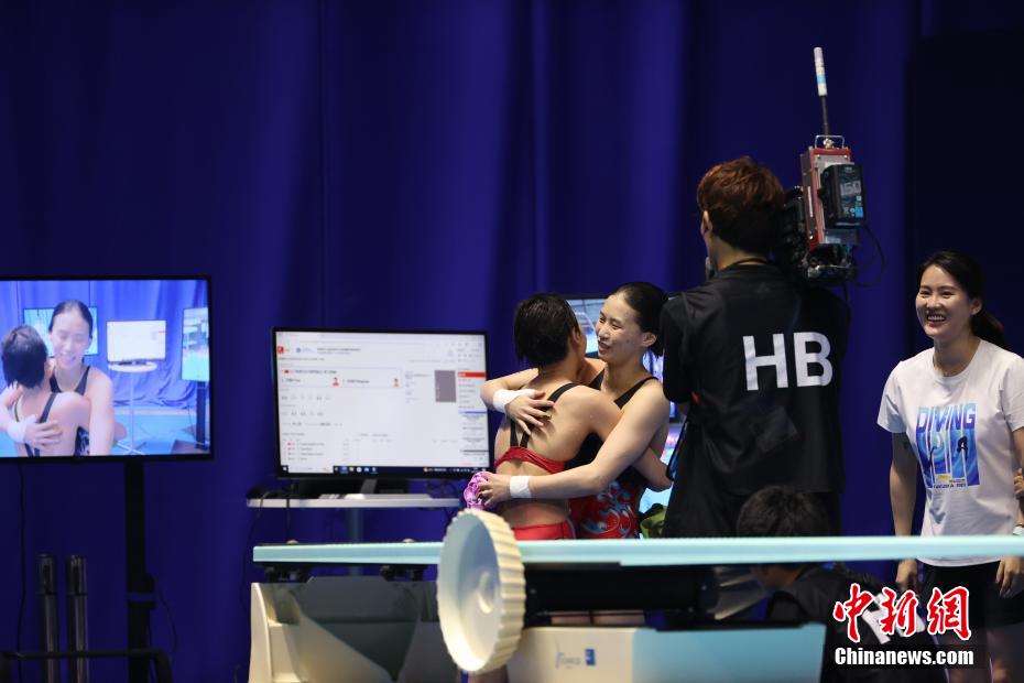 陈芋汐三连冠全红婵207C全满分 中国跳水双姝包揽