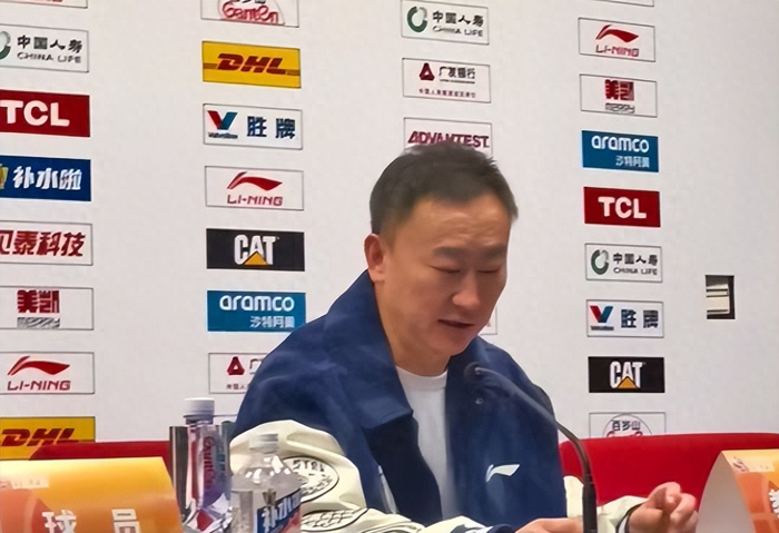 青岛男篮绝平三分拖入加时 刘维伟怒斥威瑟斯庞